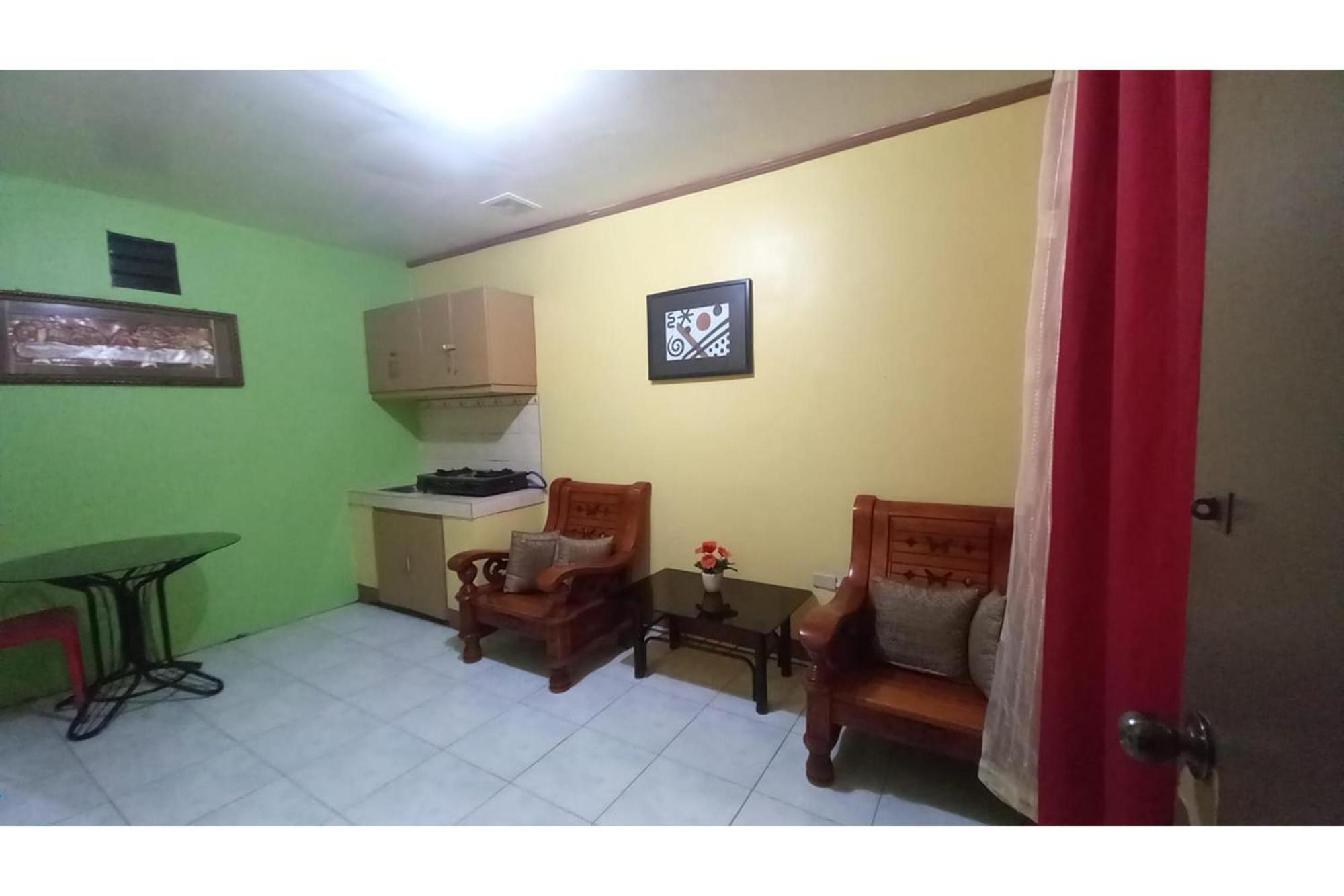 RedDoorz @ Jomckayl Apartelle Naga Exterior foto