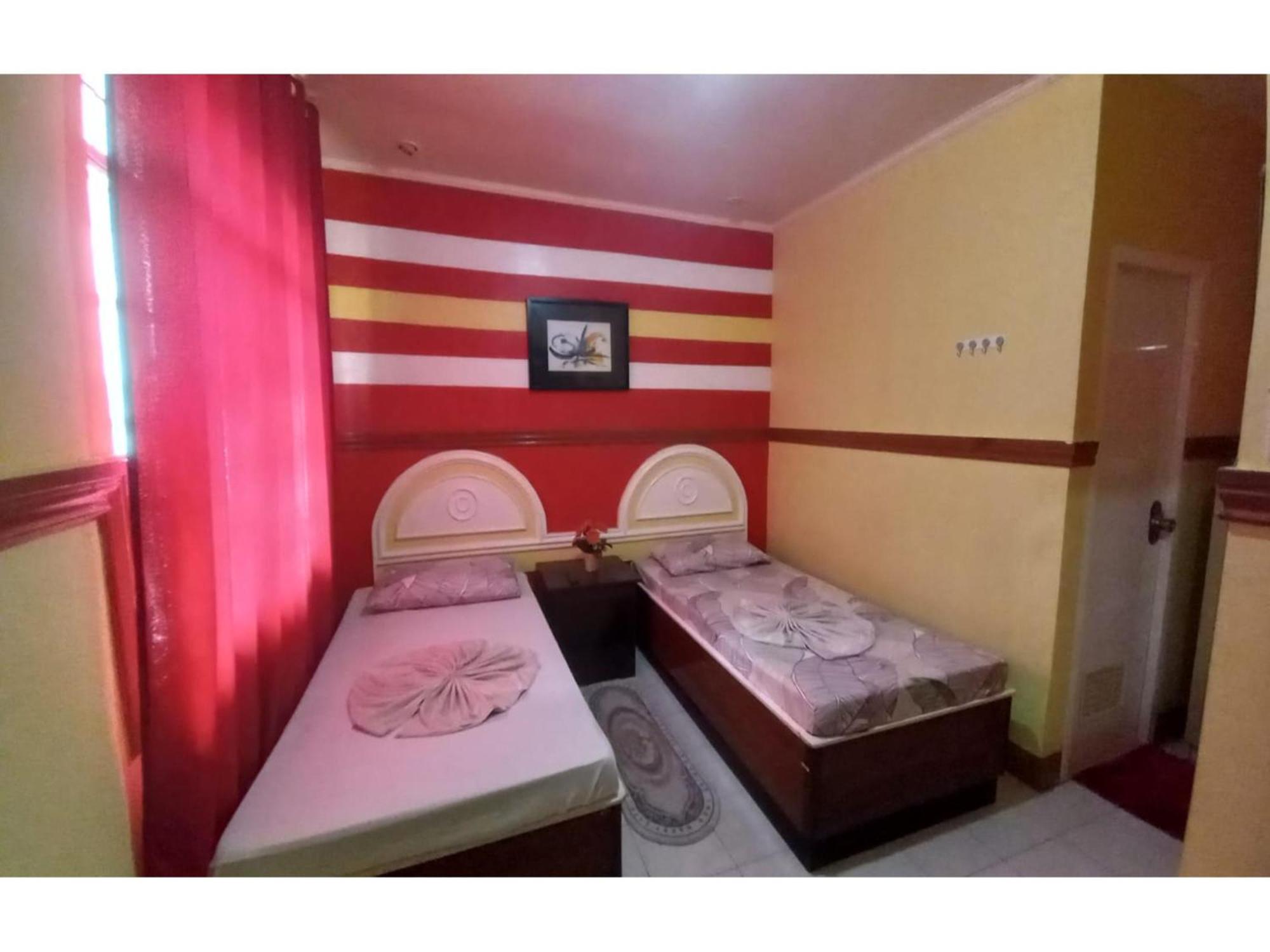 RedDoorz @ Jomckayl Apartelle Naga Exterior foto
