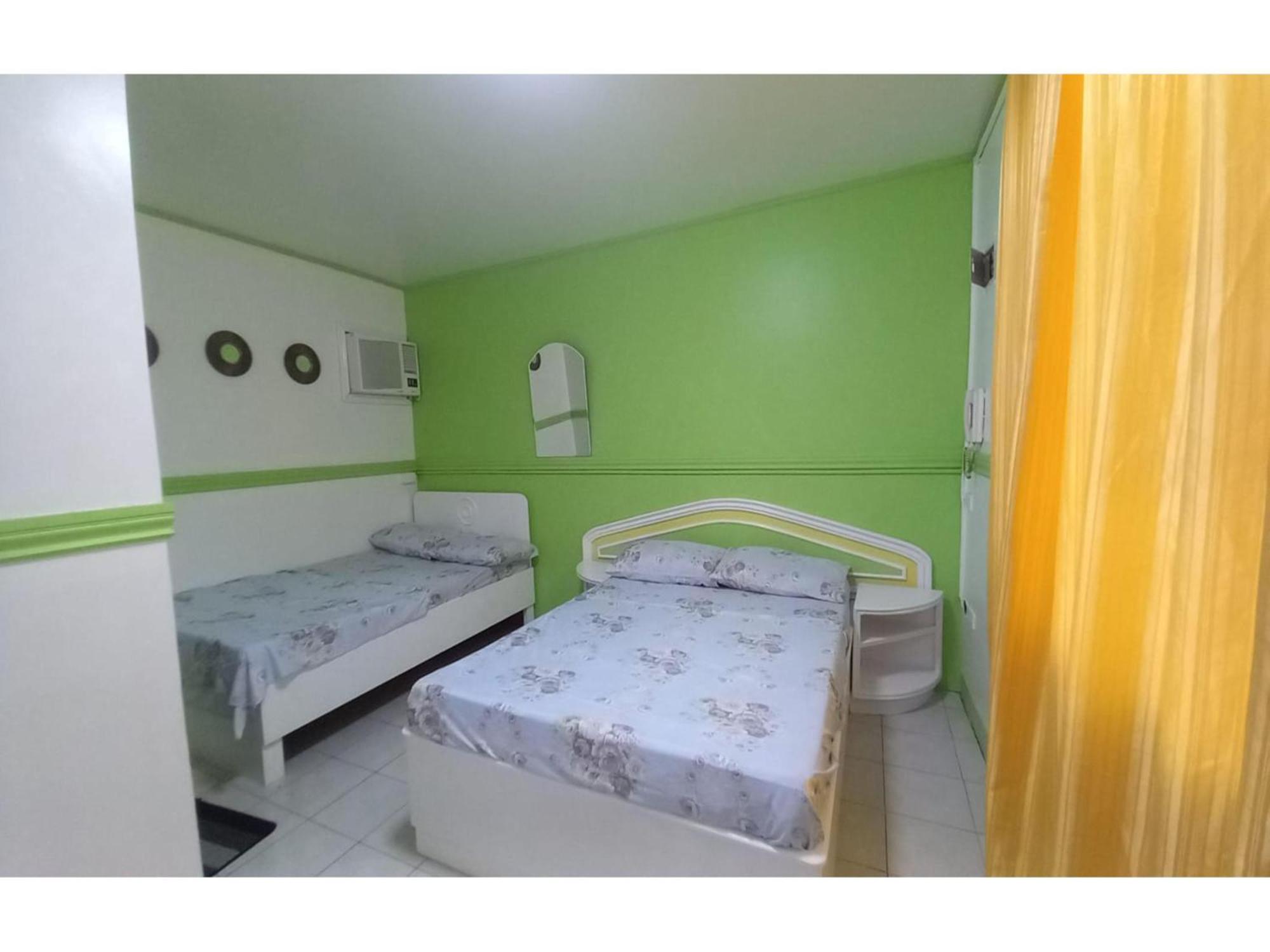 RedDoorz @ Jomckayl Apartelle Naga Exterior foto