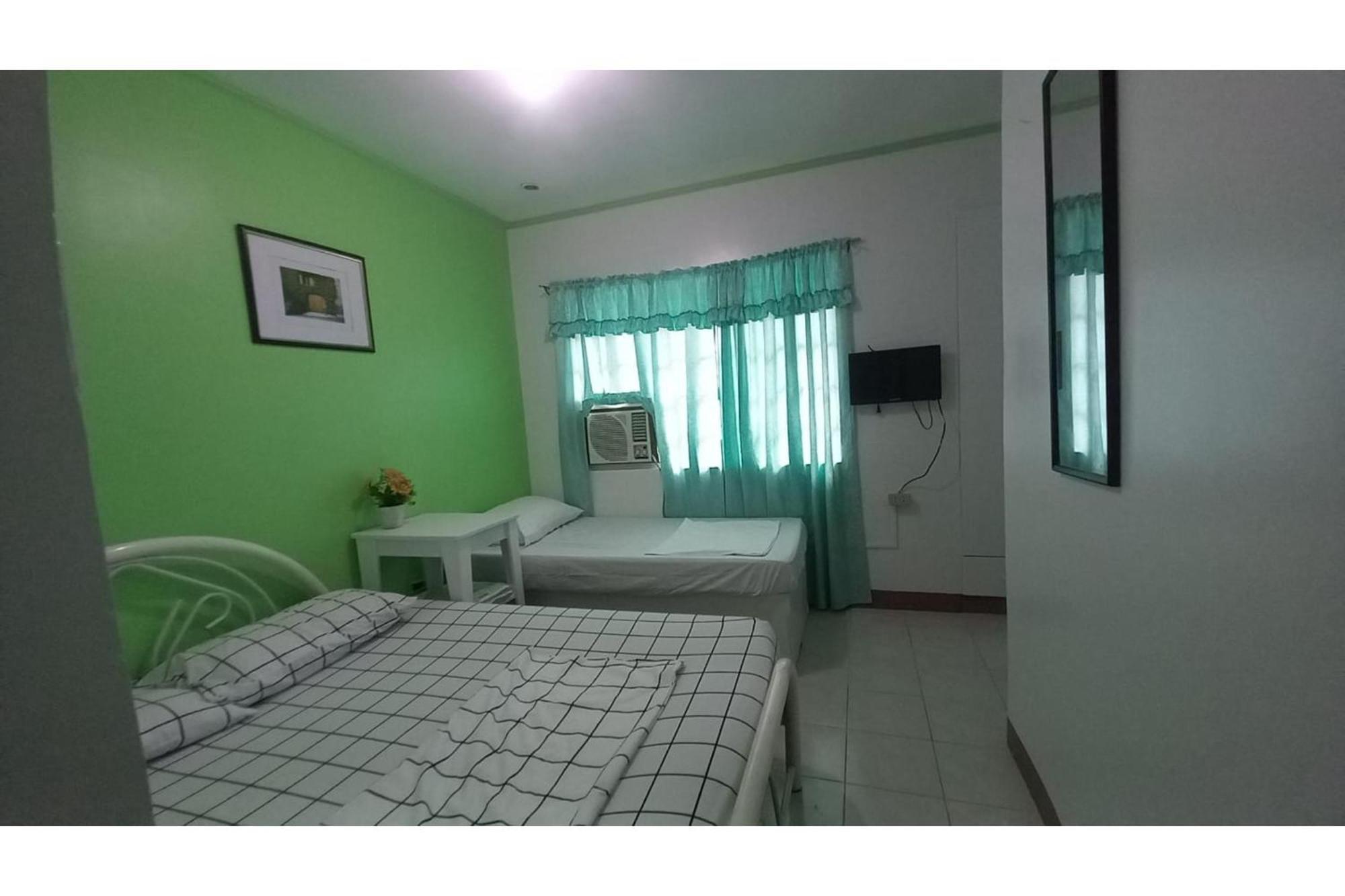 RedDoorz @ Jomckayl Apartelle Naga Exterior foto