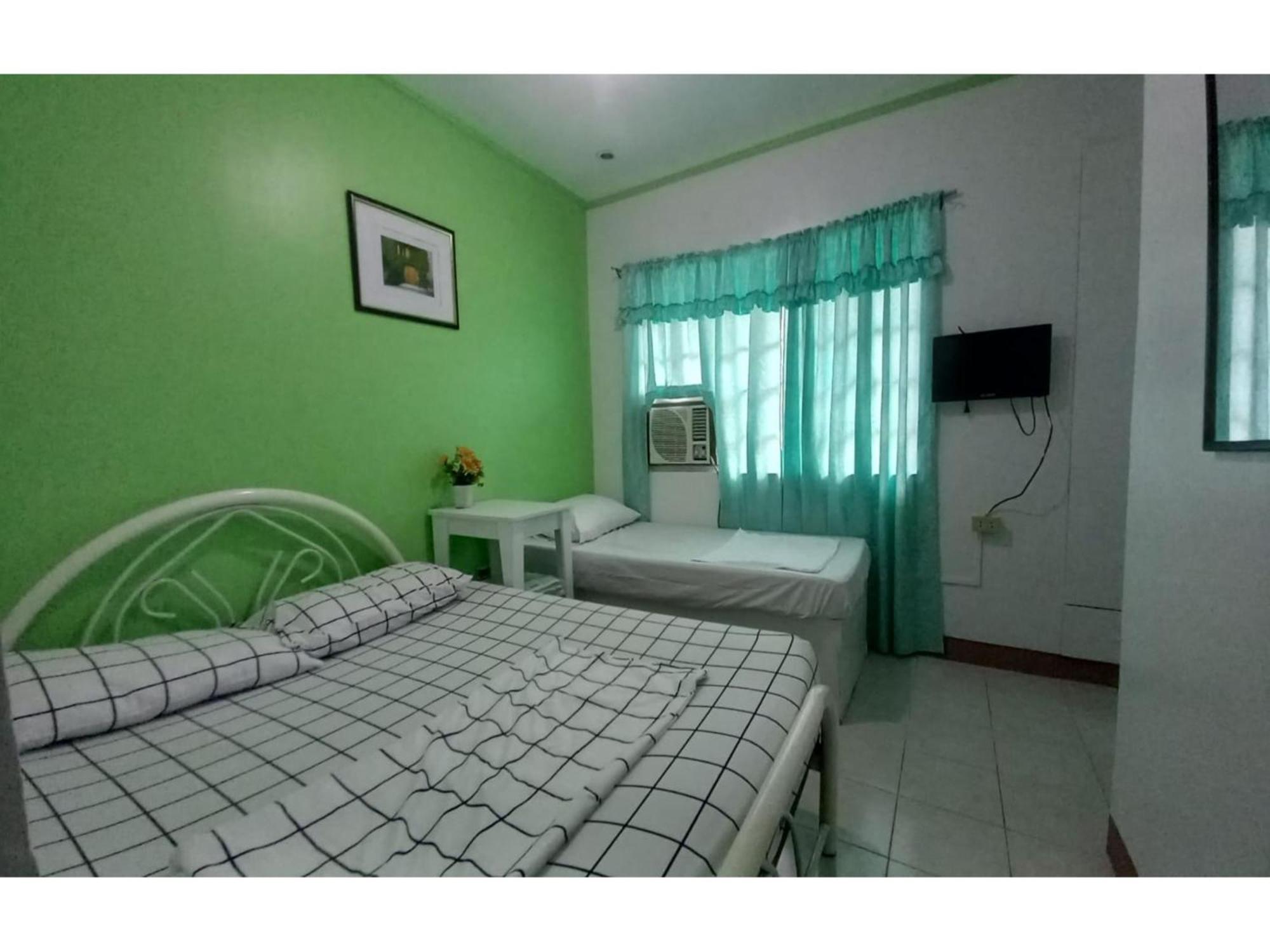 RedDoorz @ Jomckayl Apartelle Naga Exterior foto