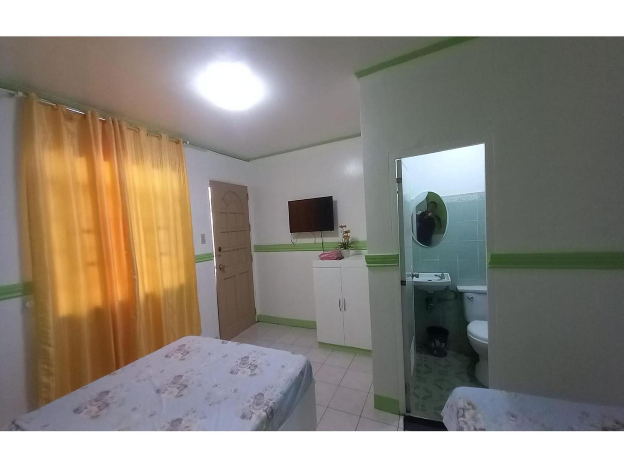 RedDoorz @ Jomckayl Apartelle Naga Exterior foto