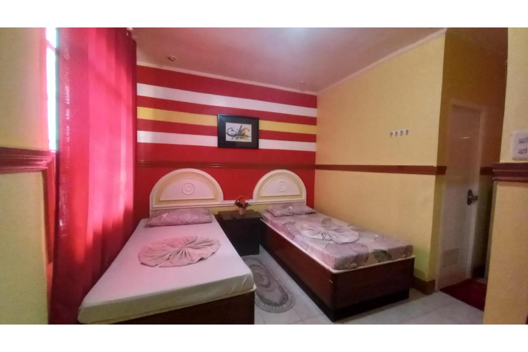 RedDoorz @ Jomckayl Apartelle Naga Exterior foto