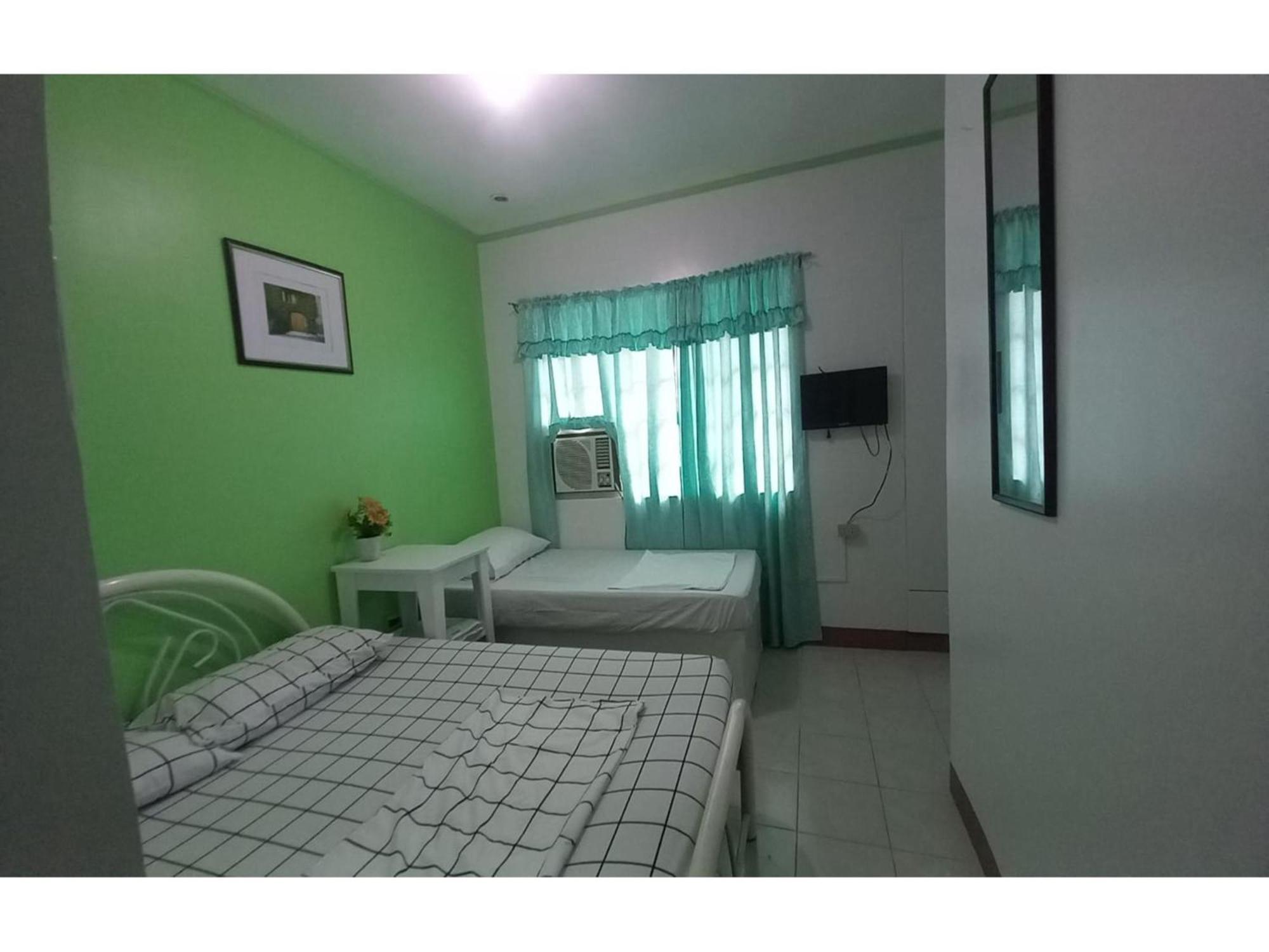 RedDoorz @ Jomckayl Apartelle Naga Exterior foto